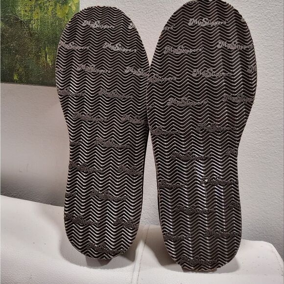 My Pillow MySlippers Suede Slip-on Clogs Size 9 - Picture 4 of 9